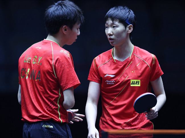 一脚低射直 一脚低射直